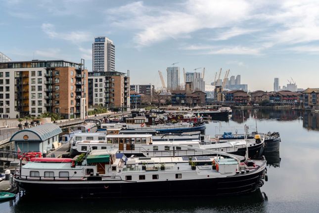 1 Myers Walk, London, E14 3 bed houseboat for sale