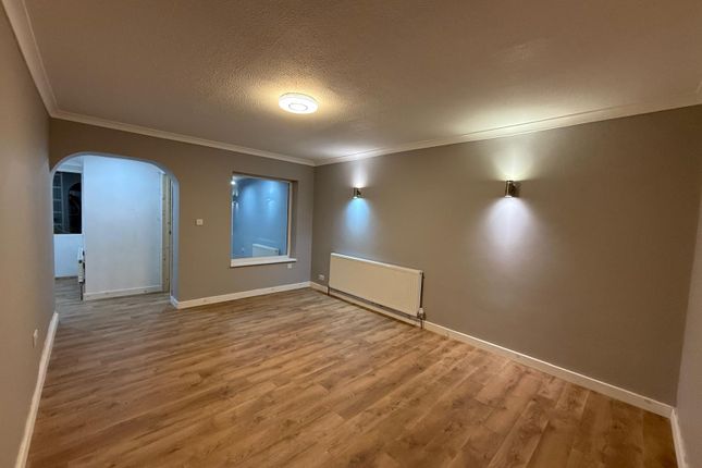 5 bedroom semi-detached house for sale