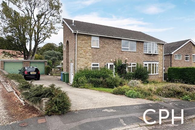 Hall Park Close, Scalby, YO13 2 bed flat for sale