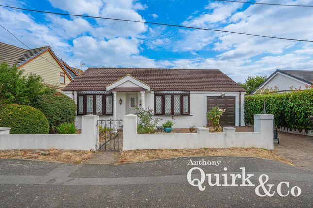 The Parkway, Canvey Island, SS8 2 bed detached bungalow for sale