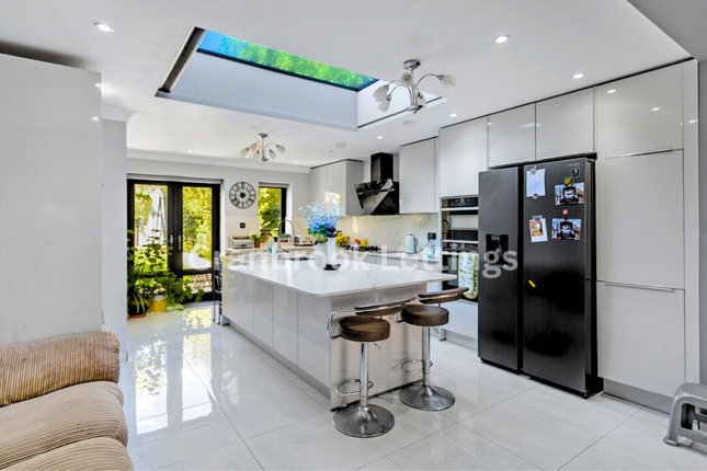 Saltash Road, Hainault, IG6 3 bed terraced house for sale