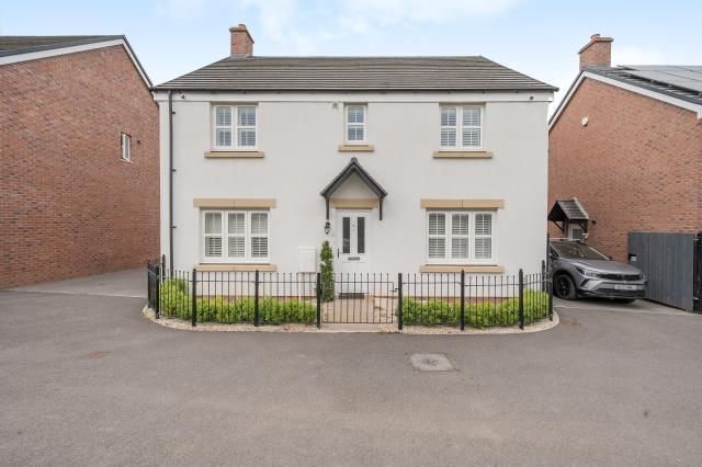 Clehonger,  Herefordshire,  HR2 5 bed detached house for sale