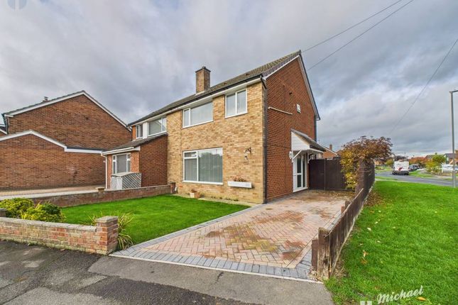 Ingram Avenue, Aylesbury... 3 bed semi