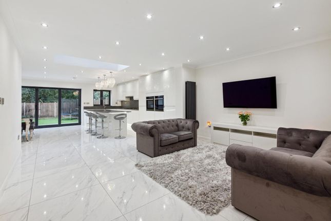 Frogmore Gardens, Hayes, UB4 4 bed semi