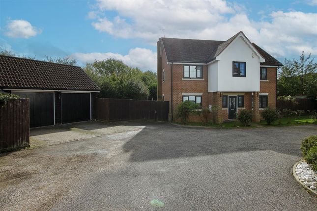 5 bed detached house