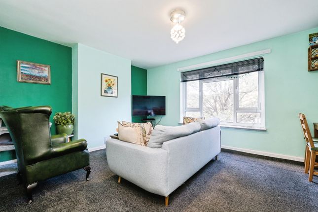 3 bedroom flat for sale