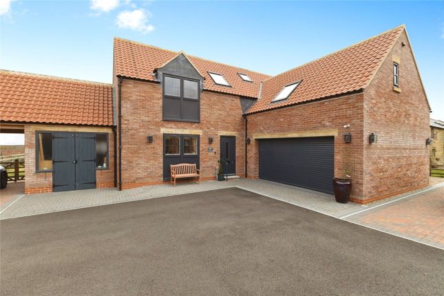 Cow Close Lane, Moorsholm... 5 bed link detached house for sale