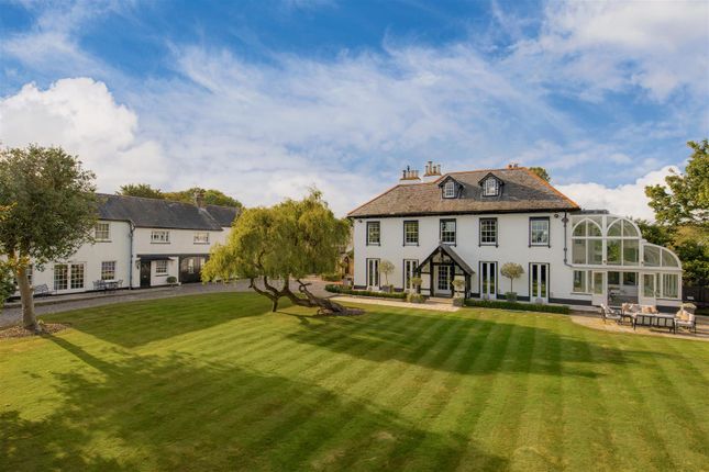 8 bedroom detached house for sale