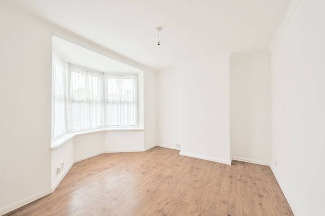 Blundell Road, Edgware, HA8 3 bed semi