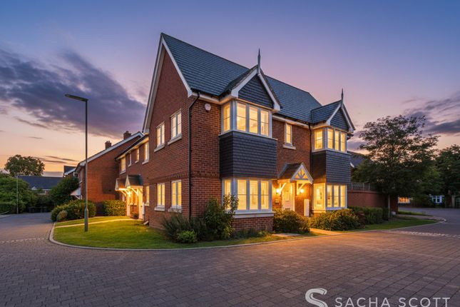 Ethel Bailey Close, Epsom, KT19 3 bed semi