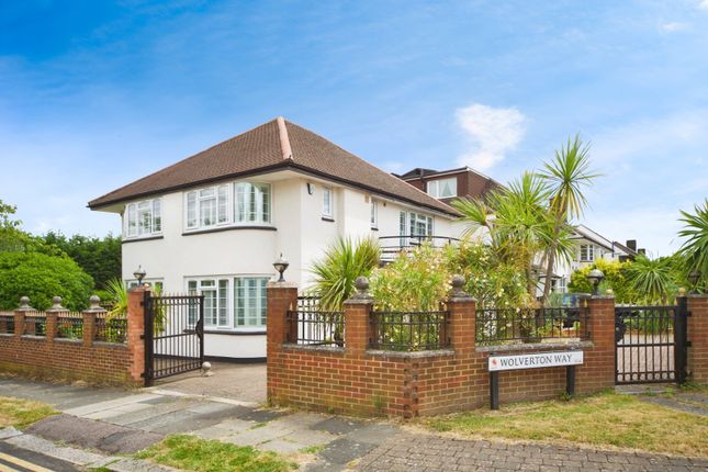 4 bedroom end of terrace house for sale