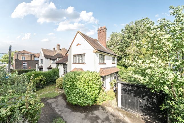 White Rose Lane, Surrey GU22 4 bed detached house for sale
