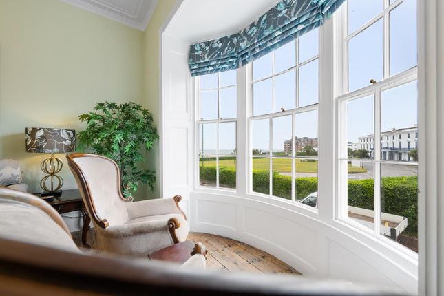 West Street, PO21 2 bed flat for sale