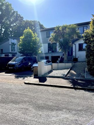 5 bed detached house