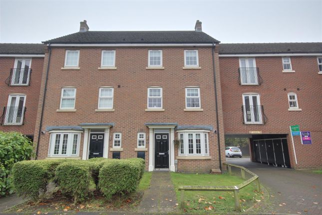 3 bedroom town house for sale