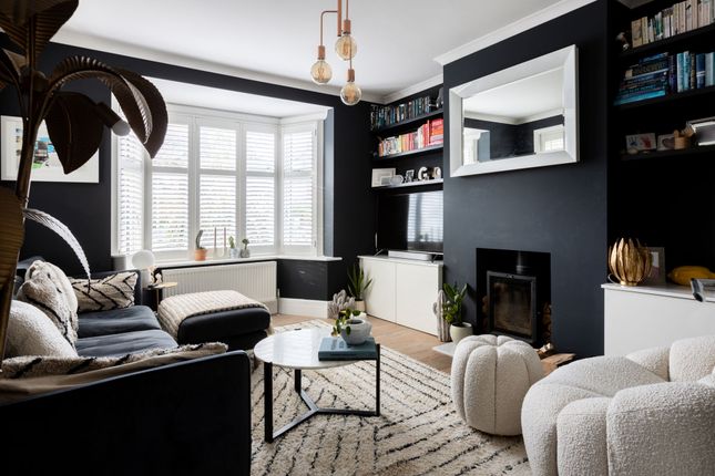 4 bed detached house