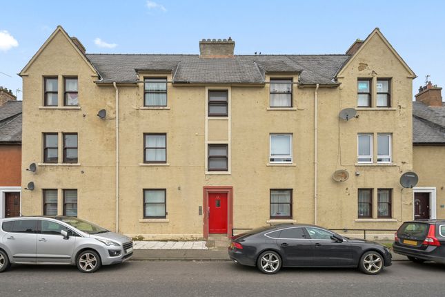 2 bedroom ground floor flat for sale