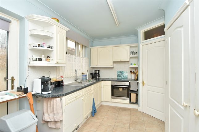 2 bed detached bungalow
