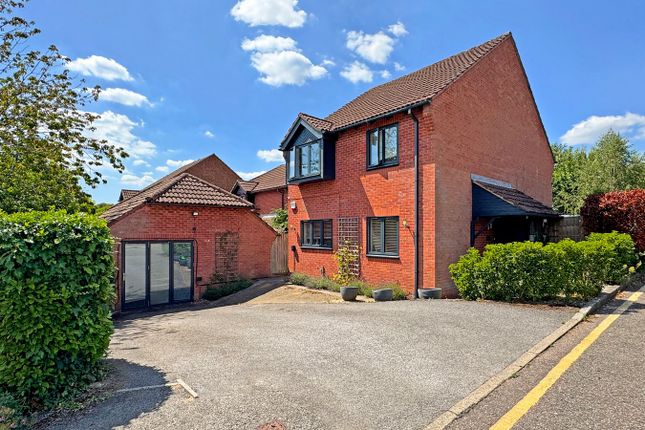 3 bed detached house