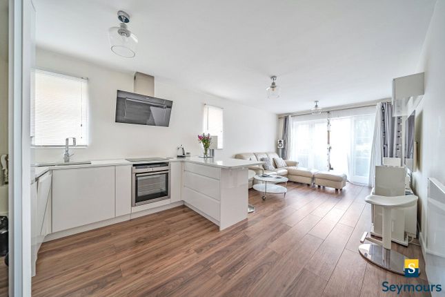 Faraday Road, Surrey GU1 2 bed flat for sale