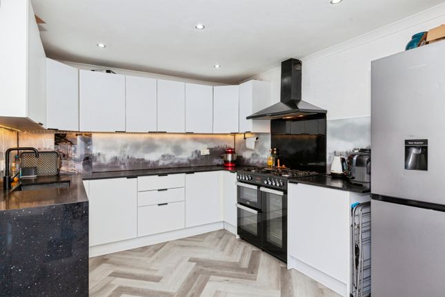 3 bed end terrace house