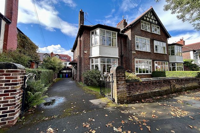 5 bedroom semi-detached house for sale