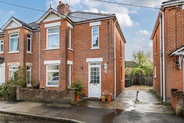 Beaucroft Road, Waltham Chase... 3 bed semi