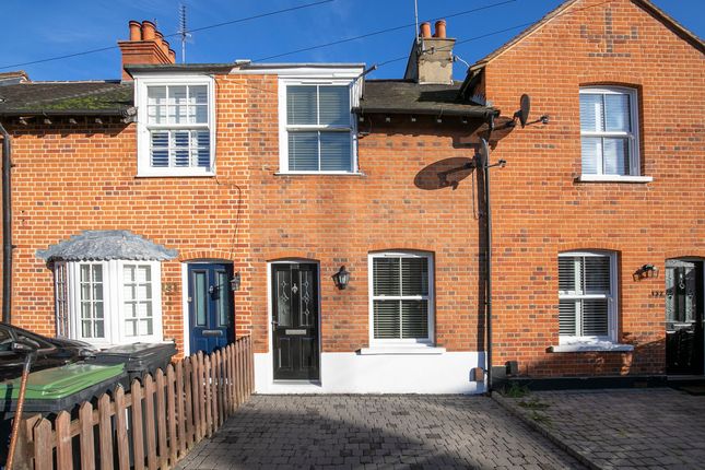 Smarts Lane, Loughton IG10 2 bed terraced house for sale