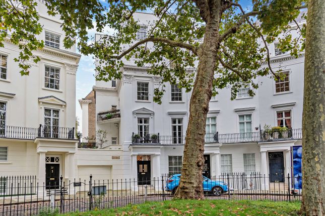 Brompton Square, London SW3 2 bed flat for sale