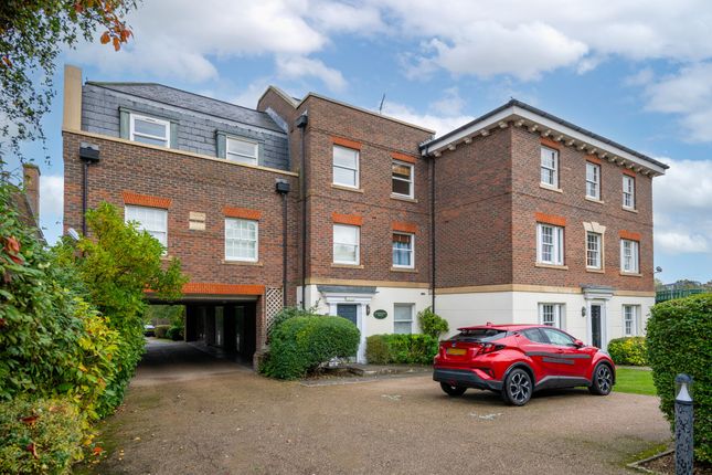 Station Road North, Merstham, RH1 2 bed apartment for sale