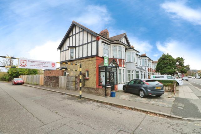 Fencepiece Road, Ilford IG6 3 bed end of terrace house for sale