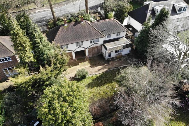 5 bed detached house