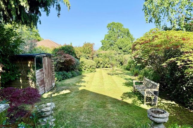 Woodcote Side, Epsom KT18 3 bed detached house for sale