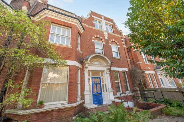 Frognal Lane, Hampstead, London, NW3 3 bed flat for sale