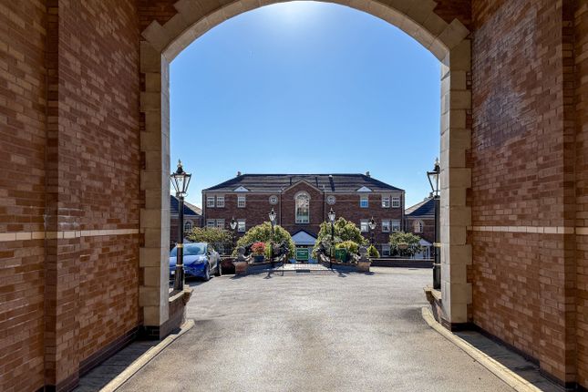 Sandringham Court, Huddersfield HD2 1 bed apartment for sale
