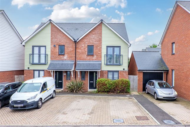 Bonham Way, Northfleet, Gravesend... 3 bed semi