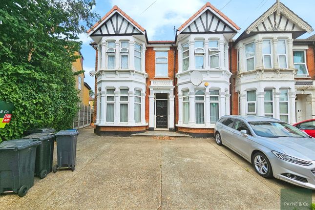 Redcliffe Gardens, Ilford, IG1 2 bed flat for sale