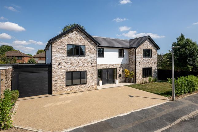 St. Davids Close, Leverstock Green... 5 bed detached house for sale