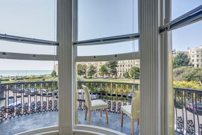 Brunswick Square, Hove, BN3 3 bed flat for sale