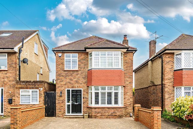 Pynchester Close, Ickenham, Uxbridge 3 bed detached house for sale