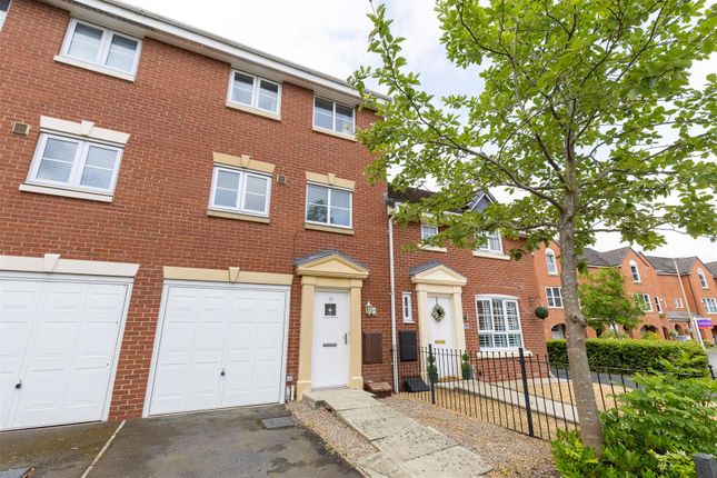 3 bedroom town house for sale