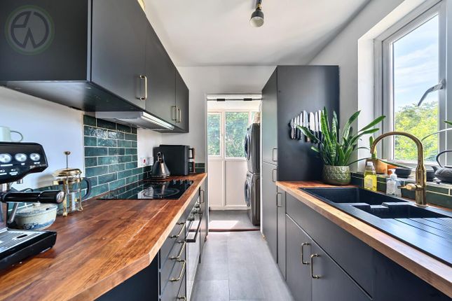 Lavender Avenue, Mitcham CR4 3 bed apartment for sale