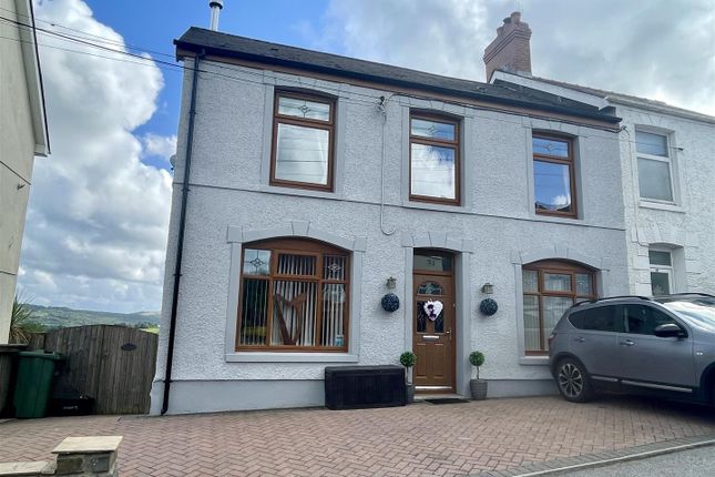 Heol Y Banc, Bancffosfelen, Llanelli 4 bed semi