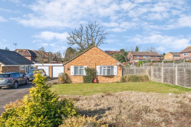 Penn Meadow, Stoke Poges SL2 2 bed bungalow for sale