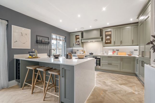 4 bed detached house
