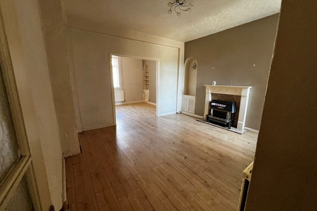 4 bedroom end of terrace house for sale