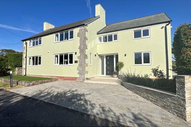 Yr Henffordd, Mold CH7 5 bed detached house for sale