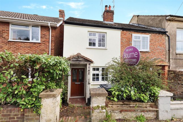Farnborough Road, Farnham, Surrey, GU9 2 bed end of terrace house for sale