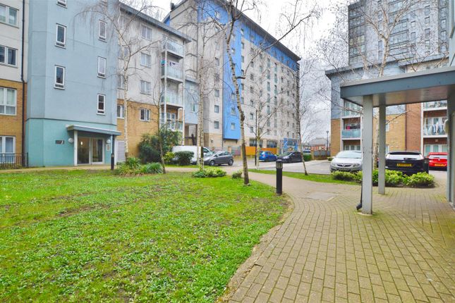 Mill Street, Slough 2 bed flat for sale