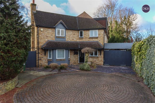 6 bedroom detached house for sale
